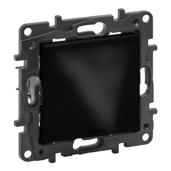 Kábelkivezető s fekete