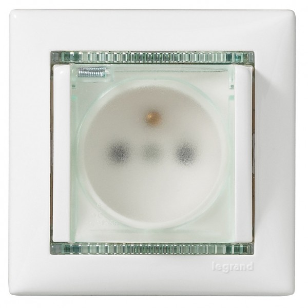 Dugalj s 2p+f fehér+csapófedél IP44