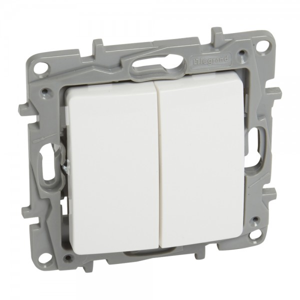 Kapcsoló s csillár fehér